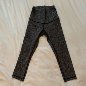 Lululemon 3/4 Crop Leggings - Heather Gray